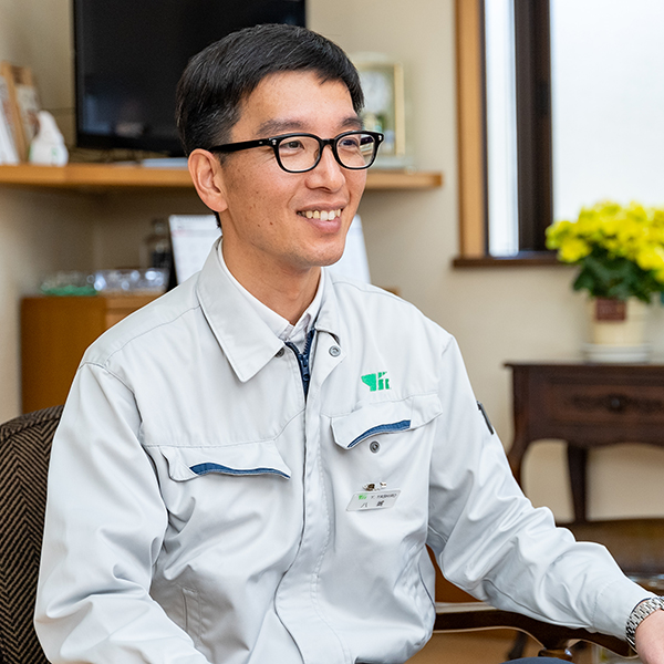 株式会社八城工業 代表取締役 八城　祐｜八城グループでは新卒採用、キャリア採用を積極的に行っています｜株式会社八城工業、株式会社フォースワン、大橋工業、アベニュー｜建設機械、自動車フレームの部品製造メーカー｜プレス加工・溶接・組立・レーザー加工｜ベテラン職人から若手の育成まで、働きやすい環境作りに力を入れています